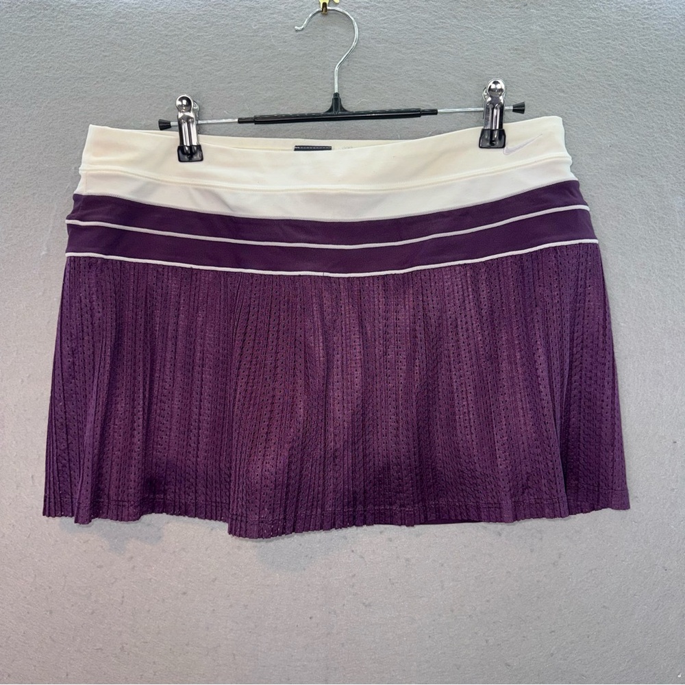 Nike -women’s Victory Pleated Tennis skirt purple mesh
White waistband Dri-Fit M